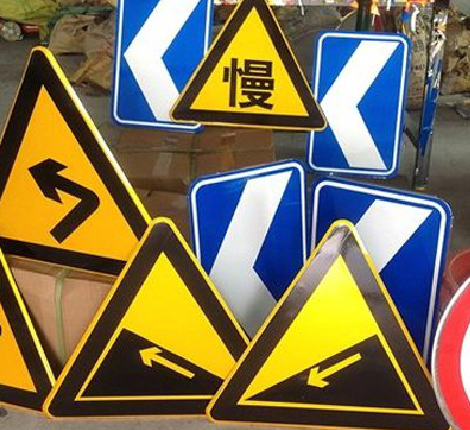 紫云标识标牌中颜色的确定是很重要的。